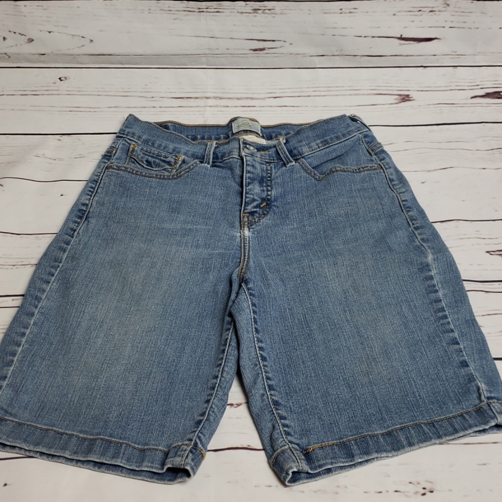 Levi Jean shorts Bermuda size 5